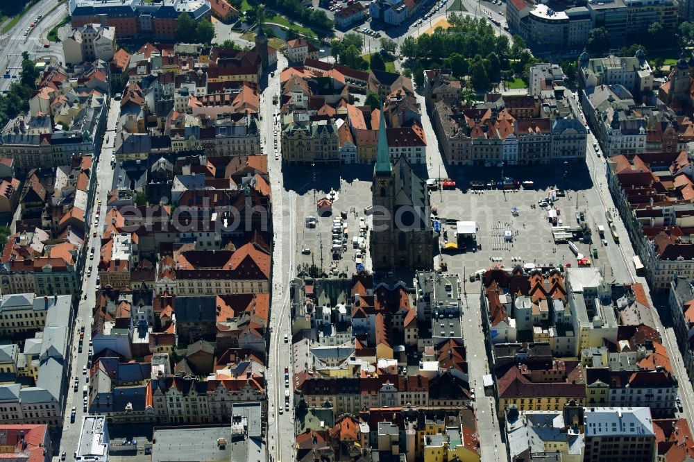 Aerial photograph Pilsen - Church building in St.-Bartholomaeus-Kathedrale on place Republiky Old Town- center of downtown in Pilsen in , Czech Republic