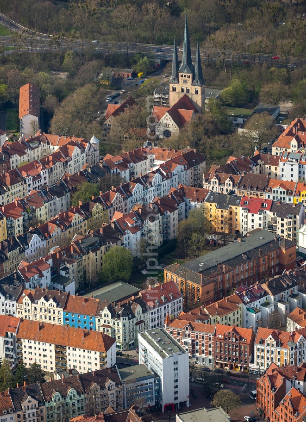 Aerial image Hannover - Church building of the Bethlehem church in the district of Linden-Limmer in Hannover in the federal state Lower Saxony, Germany