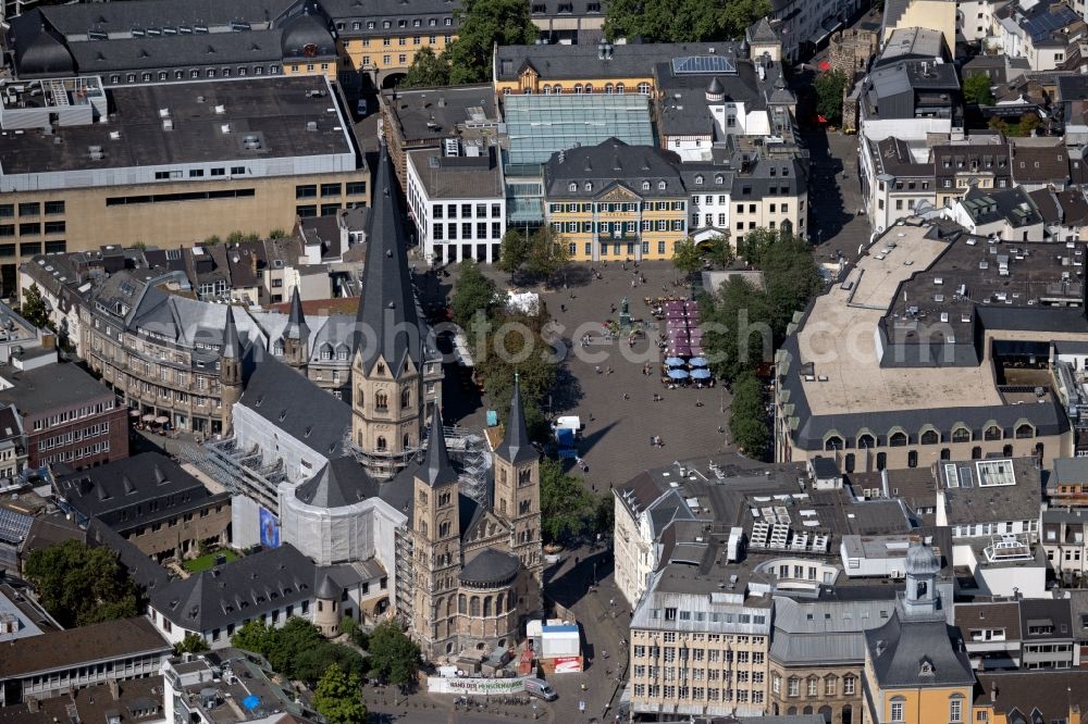 Aerial photograph Bonn - Church building of the cathedral of Bonner Muenster on Martinsplatz in the district Zentrum in Bonn in the state North Rhine-Westphalia, Germany