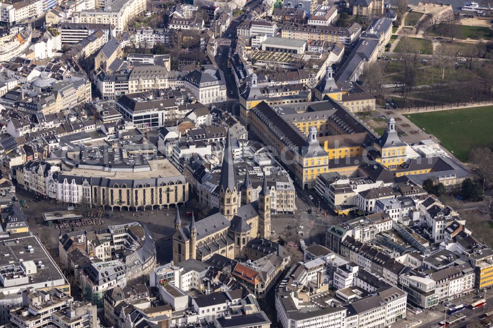 Bonn from the bird's eye view: Church building of the cathedral of Bonner Muenster on Martinsplatz in the district Zentrum in Bonn in the state North Rhine-Westphalia, Germany