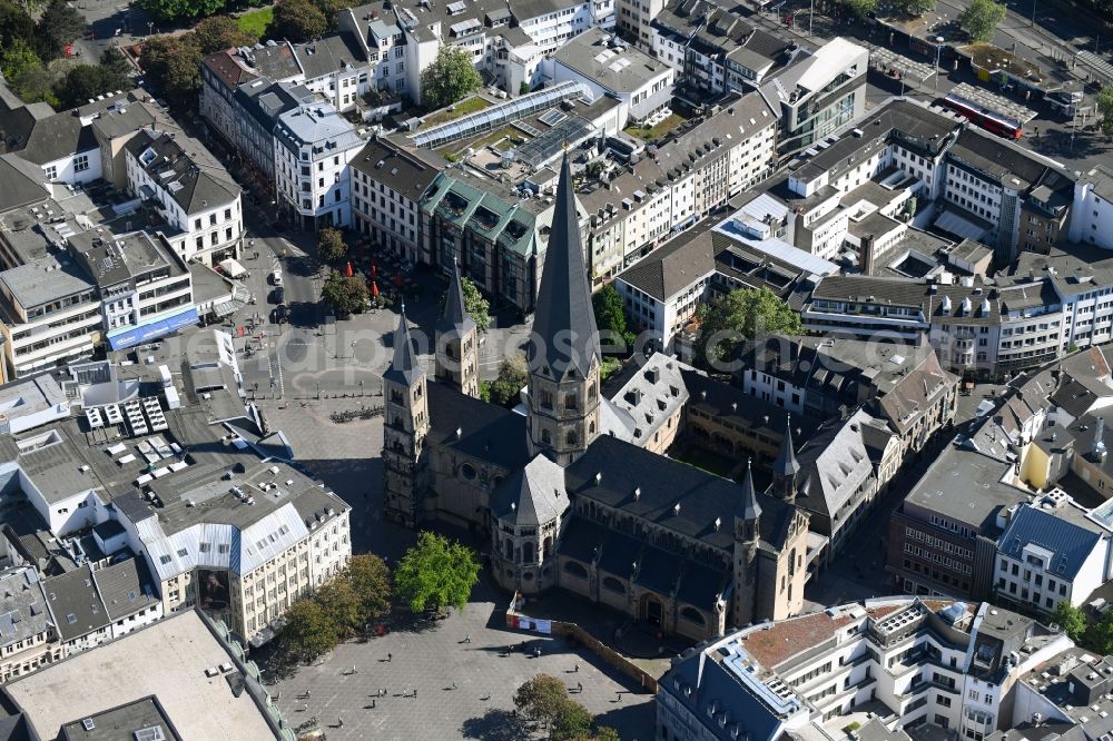 Bonn from the bird's eye view: Church building of the cathedral of Bonner Muenster on Muensterplatz in Bonn in the state North Rhine-Westphalia, Germany