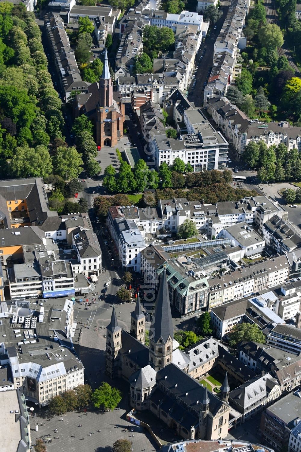 Aerial image Bonn - Church building of the cathedral of Bonner Muenster on Muensterplatz in Bonn in the state North Rhine-Westphalia, Germany