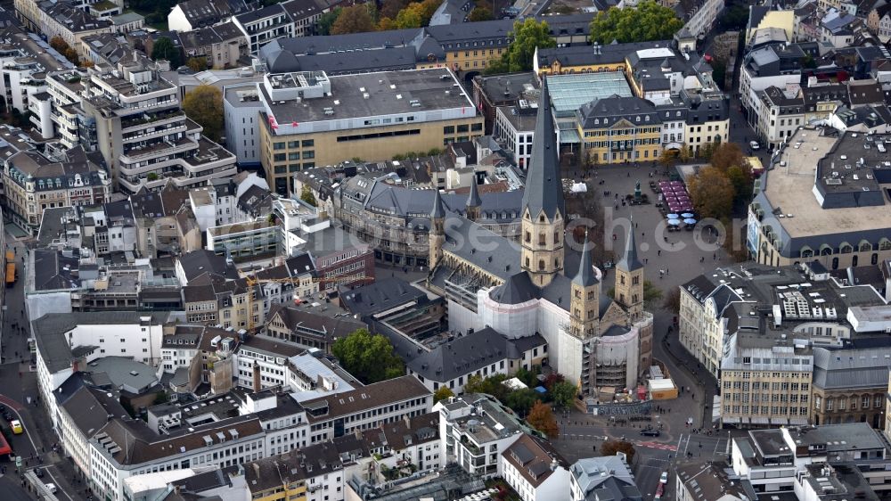 Bonn from the bird's eye view: Church building of the cathedral of Bonner Muenster on Muensterplatz in Bonn in the state North Rhine-Westphalia, Germany