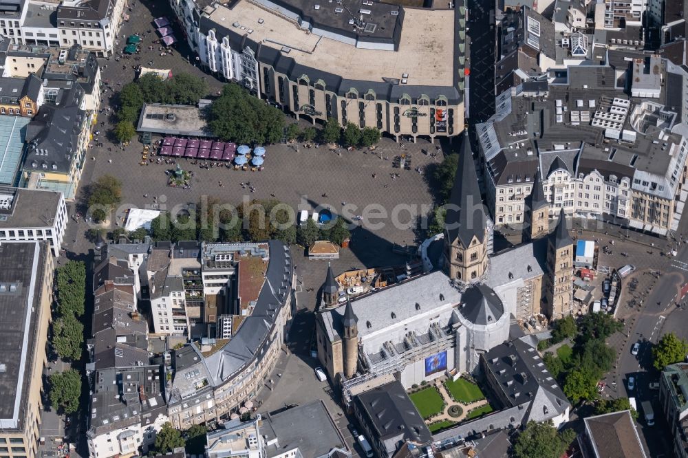 Bonn from above - Church building of the cathedral of Bonner Muenster with Muensterplatz and Marktplatz in the district Zentrum in Bonn in the state North Rhine-Westphalia, Germany