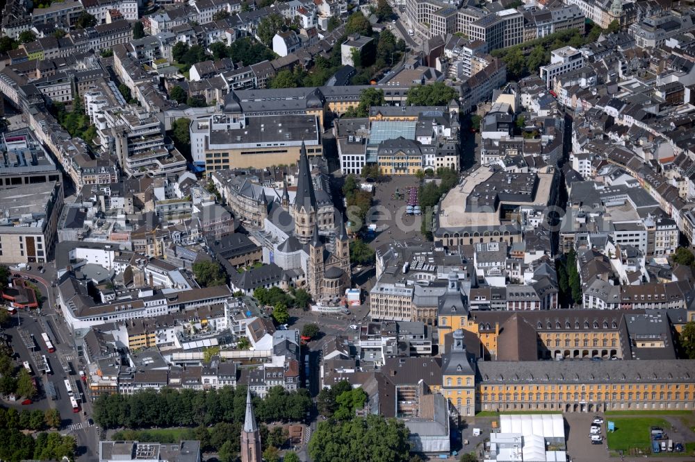 Aerial photograph Bonn - Church building of the cathedral of Bonner Muenster with Muensterplatz and Marktplatz in the district Zentrum in Bonn in the state North Rhine-Westphalia, Germany