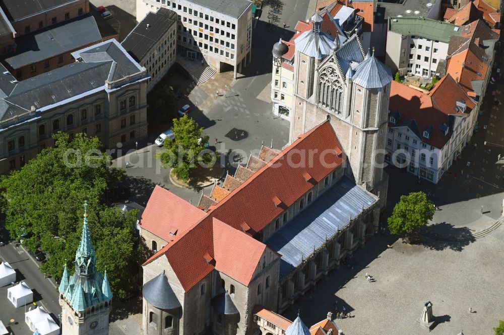 Aerial image Braunschweig - Church building of the cathedral of of Braunschweiger Dom on Domplatz in Brunswick in the state Lower Saxony, Germany