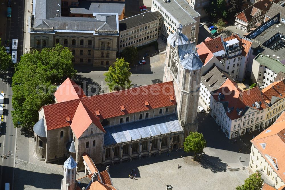 Aerial image Braunschweig - Church building of the cathedral of of Braunschweiger Dom on Domplatz in Brunswick in the state Lower Saxony, Germany