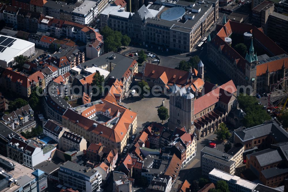 Aerial photograph Braunschweig - Church building of the cathedral of of Braunschweiger Dom on Domplatz in Brunswick in the state Lower Saxony, Germany