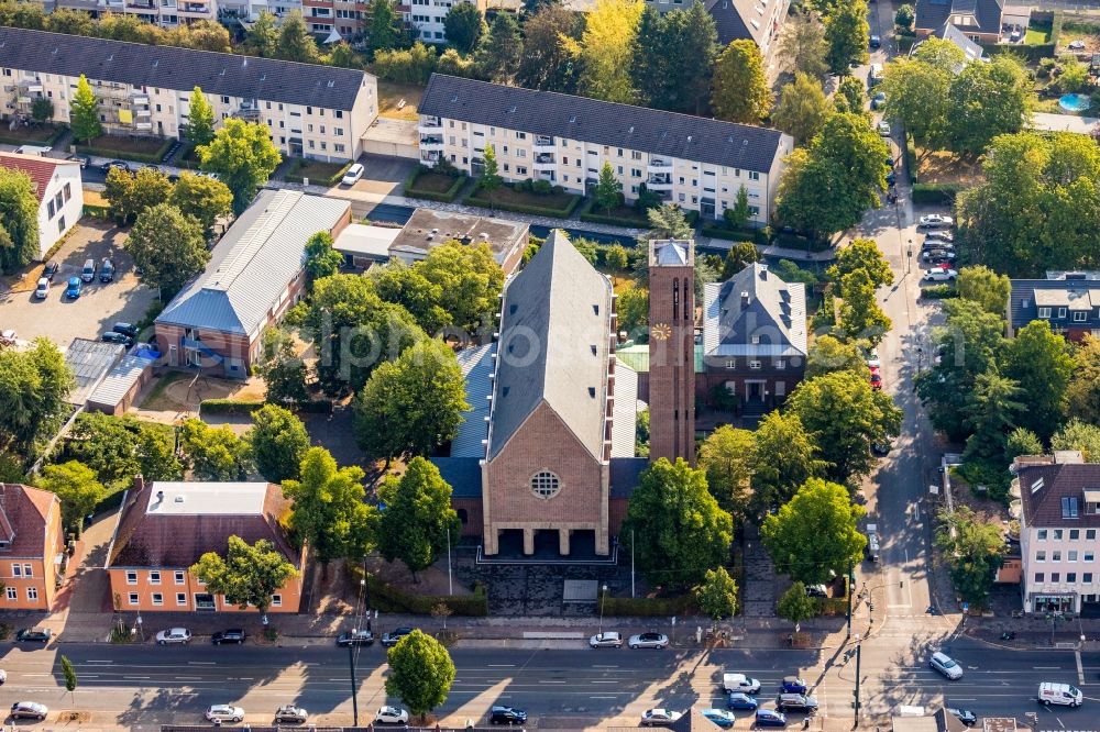 Düsseldorf from the bird's eye view: Church building St. Bruno at the Kalkumer Strasse in the district Unterrath in Duesseldorf in the state North Rhine-Westphalia, Germany