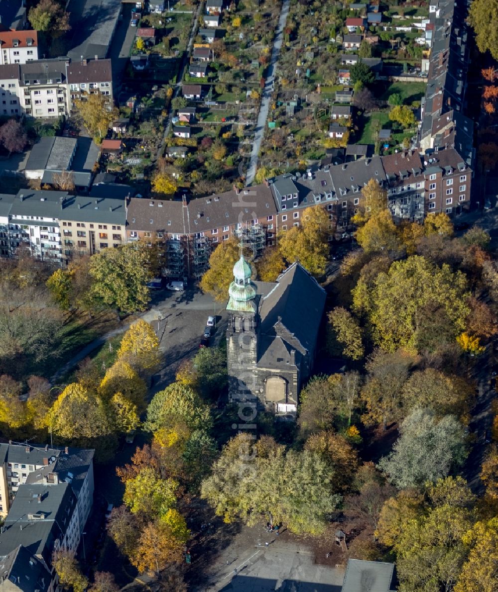 Aerial image Duisburg - Church building Christus-Kirche in Duisburg in the state North Rhine-Westphalia, Germany