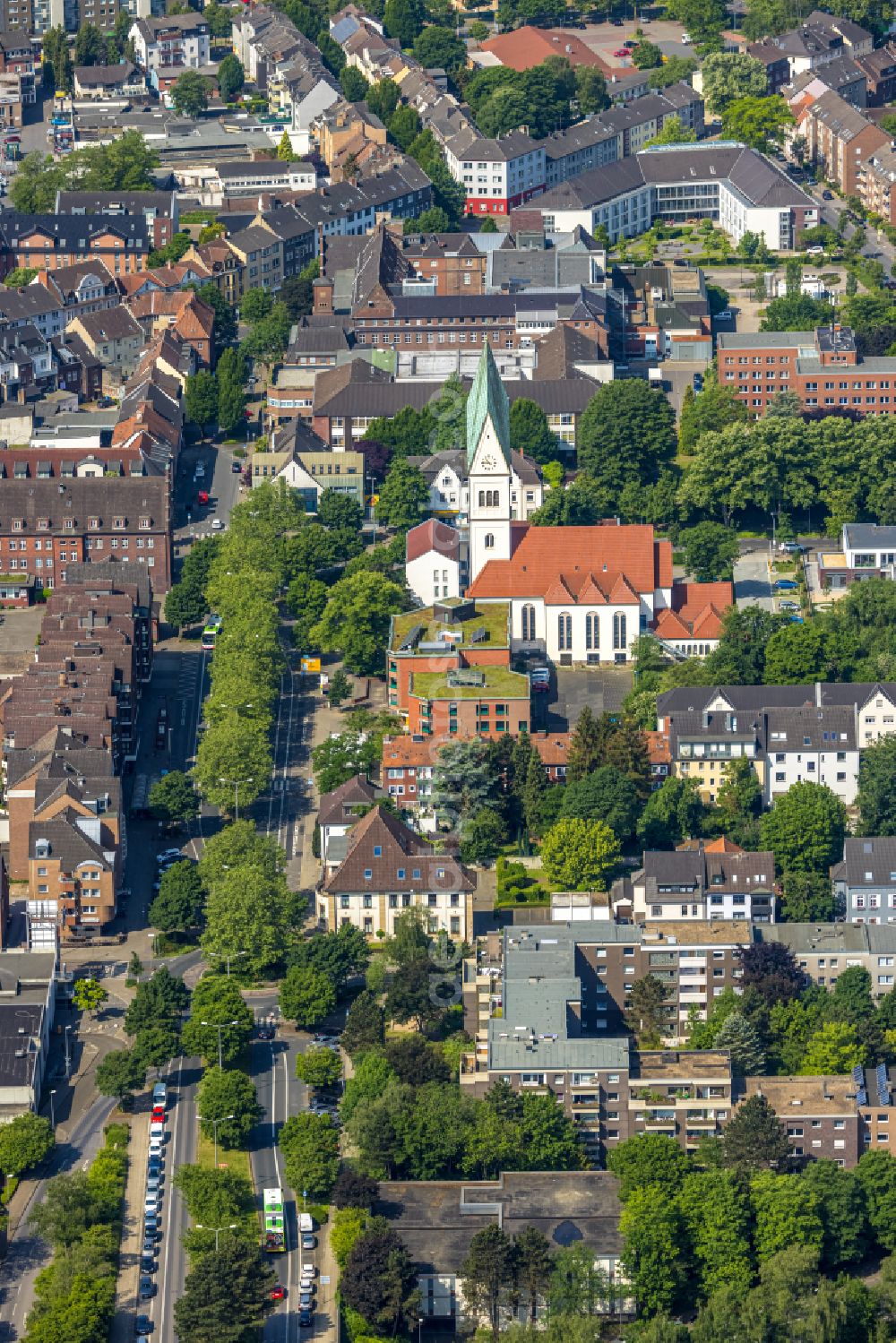 Gladbeck from the bird's eye view: Church building Christus Kirche in Gladbeck in the state North Rhine-Westphalia, Germany