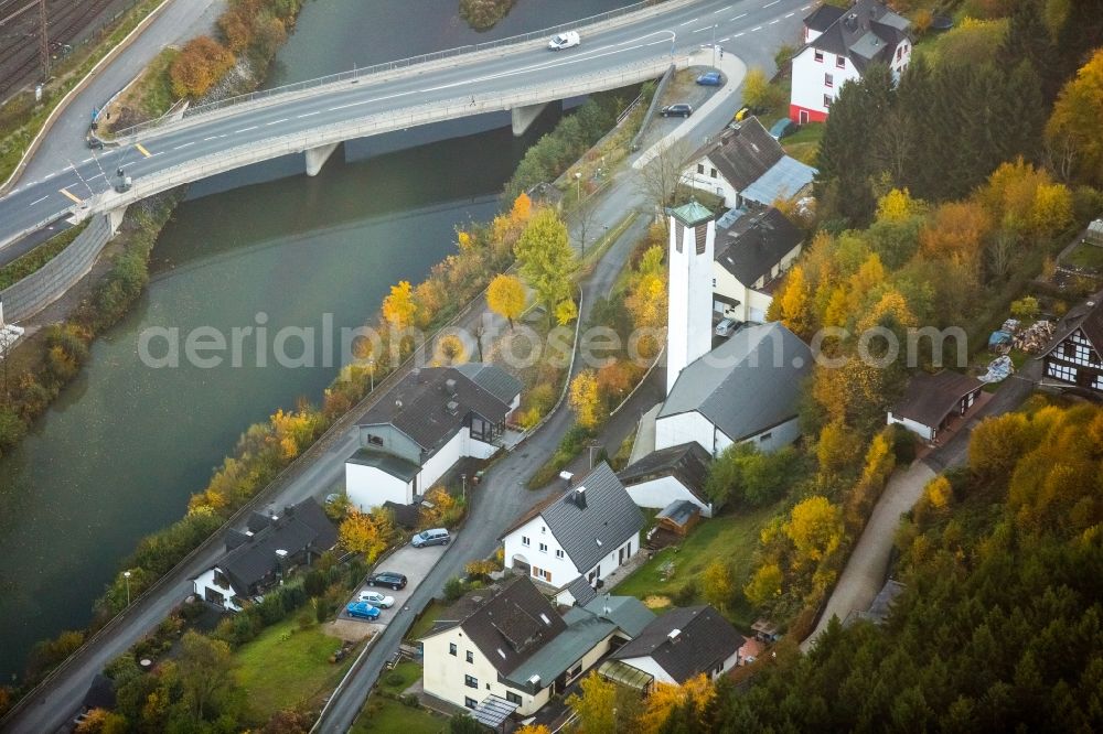 Aerial photograph Finnentrop - Church building of the protestant Christ church Am Hoemberg on the autumnal riverbank of the river Lenne in Finnentrop in the state of North Rhine-Westphalia