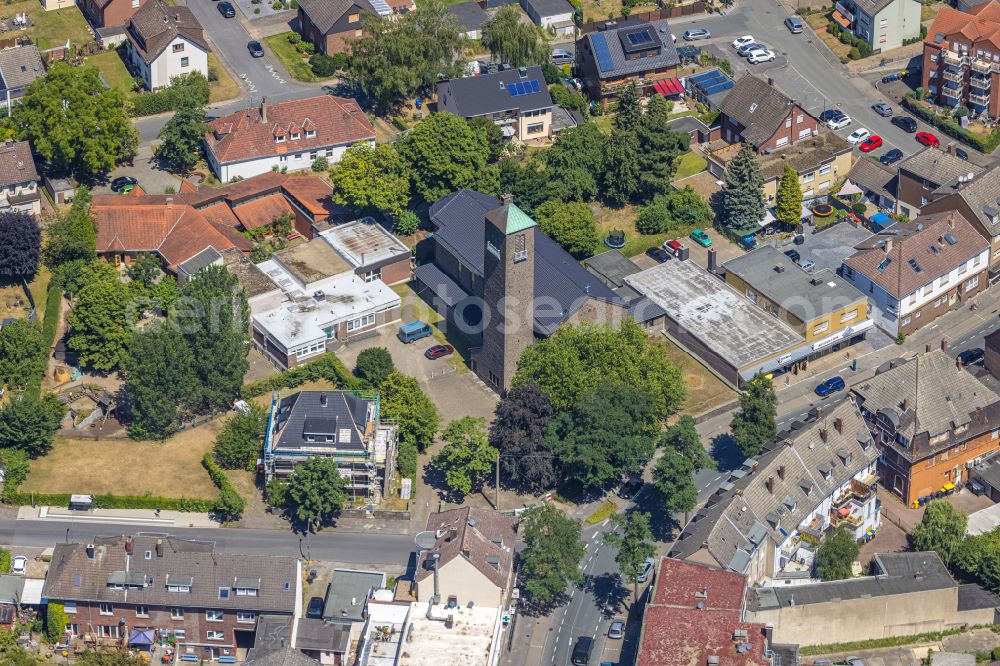 Habinghorst from the bird's eye view: Church building Christuskirche - Ev. Kirchengemeinde Castrop-Rauxel-Nord in Habinghorst at Ruhrgebiet in the state North Rhine-Westphalia, Germany