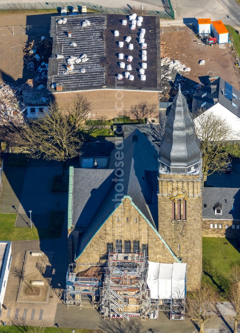 Velbert from the bird's eye view: Church building of Christuskirche on Gruenstrasse in Velbert in the state North Rhine-Westphalia, Germany