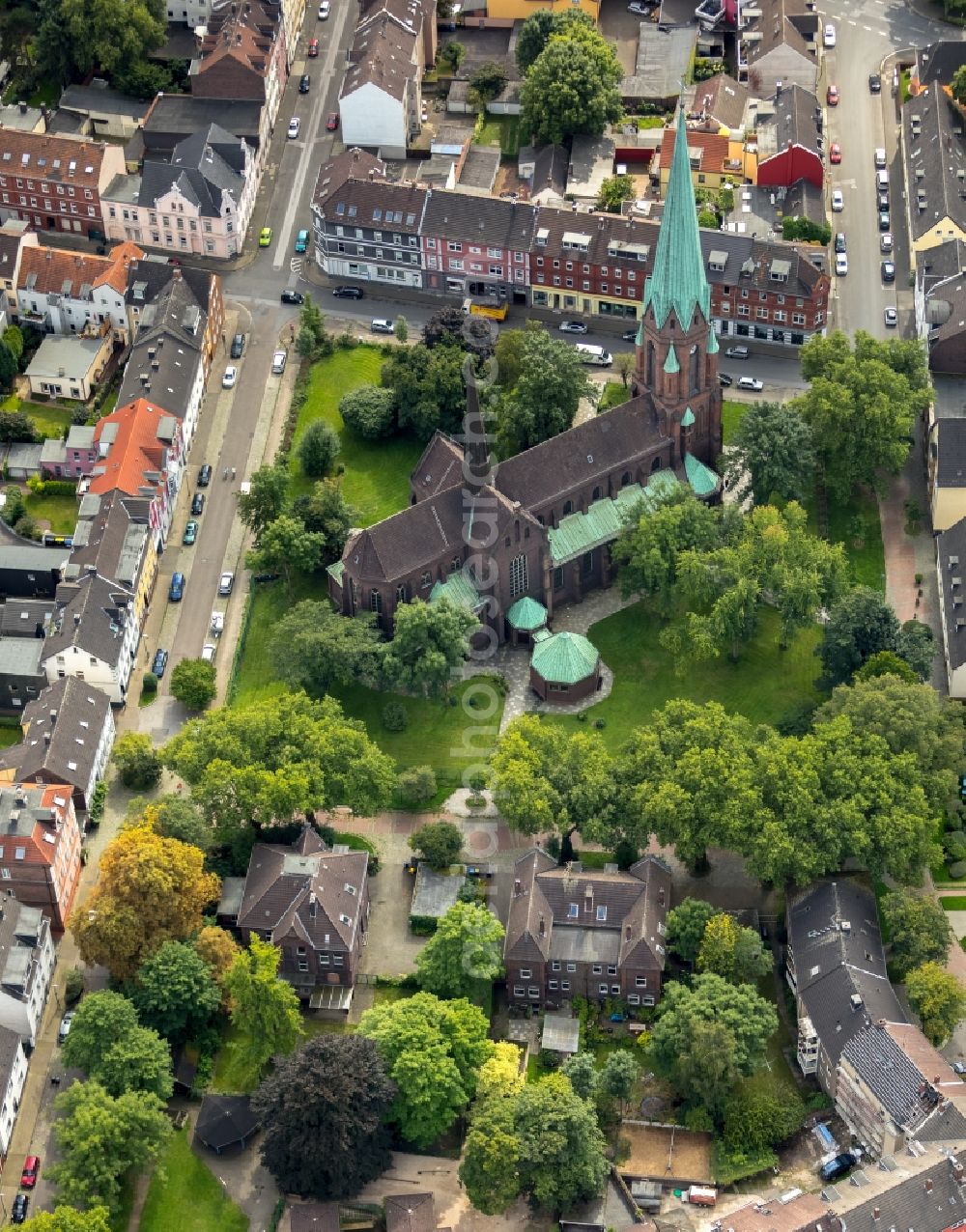 Essen from the bird's eye view: Church building of katholische Kirche St. Joseph on Hanielstrasse - Hermannstrasse - Distelbeckhof in Essen in the state North Rhine-Westphalia, Germany