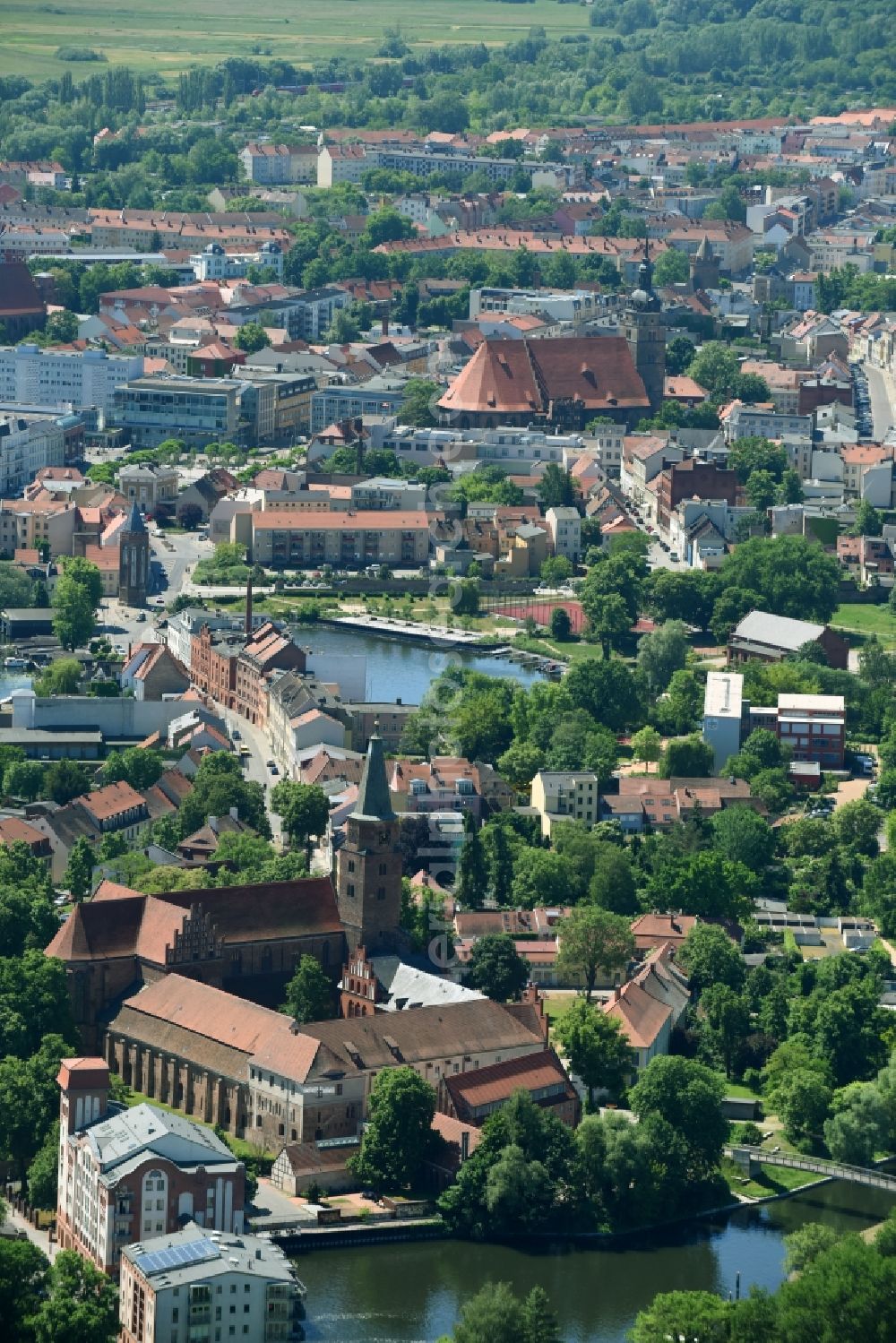 Aerial image Brandenburg an der Havel - Church building of the cathedral to Brandenburg and the cathedral museum in Brandenburg to Havel in the federal state Brandenburg, Germany