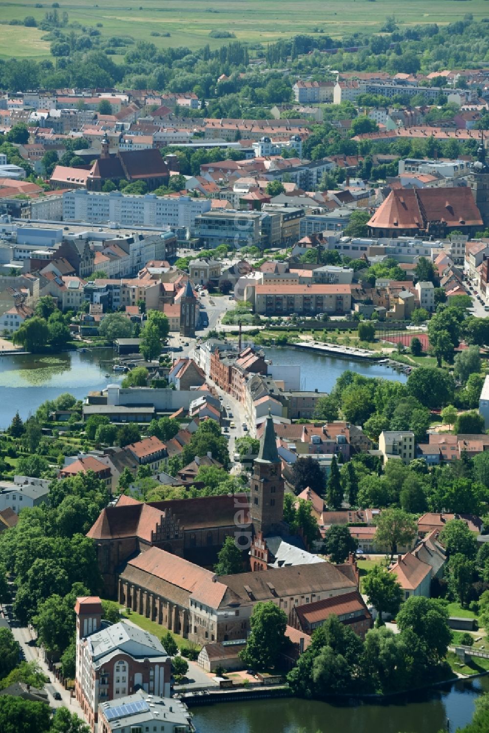 Aerial photograph Brandenburg an der Havel - Church building of the cathedral to Brandenburg and the cathedral museum in Brandenburg to Havel in the federal state Brandenburg, Germany