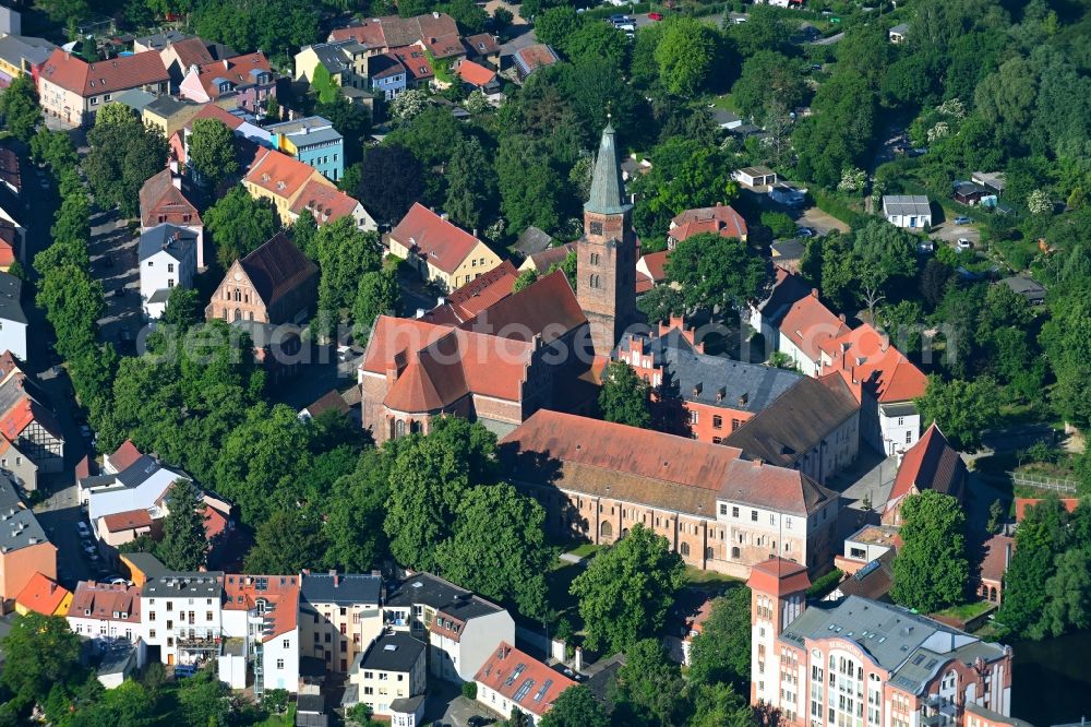 Aerial image Brandenburg an der Havel - Church building of the cathedral of Dom in Brandenburg an der Havel in the state Brandenburg, Germany