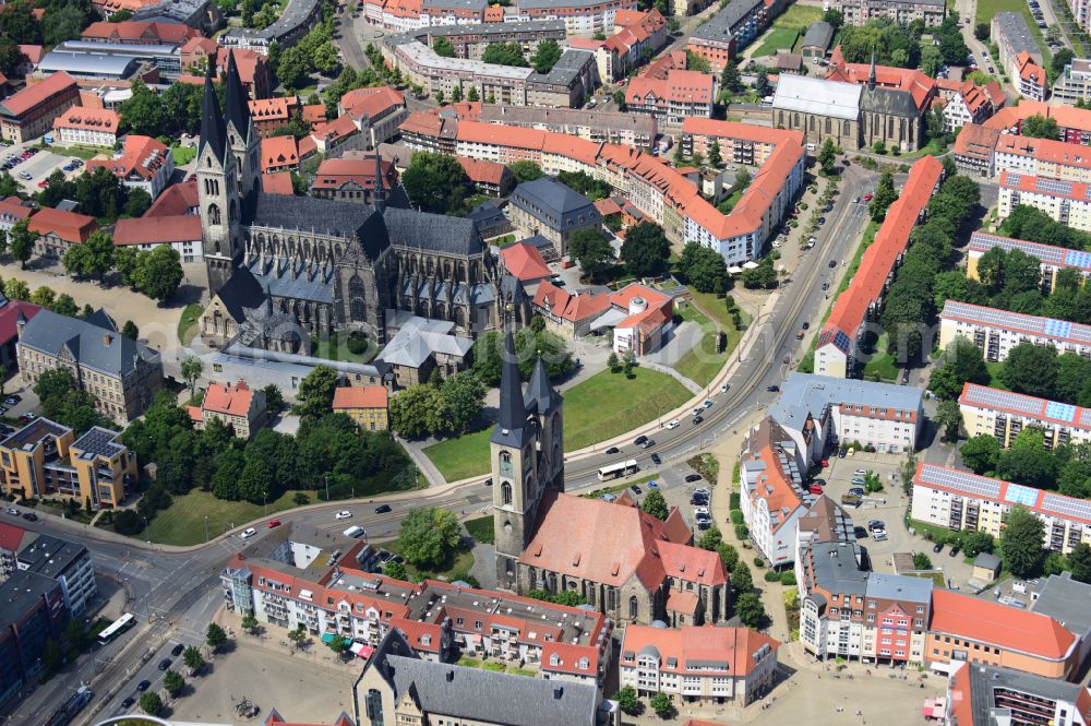 Halberstadt from the bird's eye view: Church building of the cathedral and Domschatz in Halberstadt in the state Saxony-Anhalt, Germany