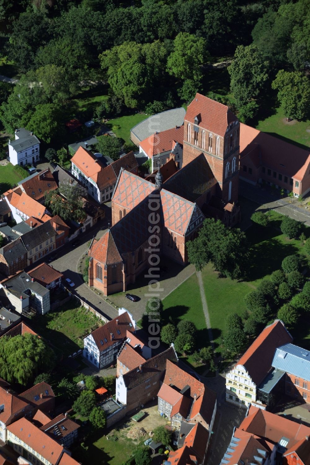 Güstrow from the bird's eye view: Church building of the cathedral Dom zu Guestrow in Guestrow in the state Mecklenburg - Western Pomerania