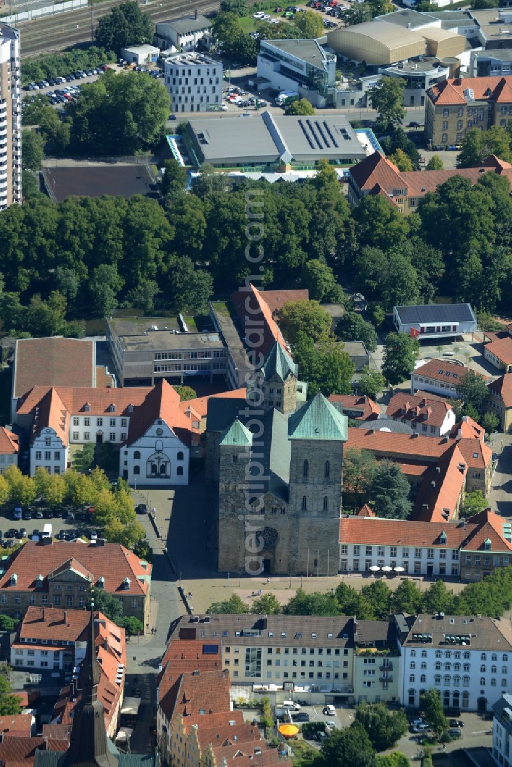 Osnabrück from the bird's eye view: Church building of the cathedral of St.Peter in Osnabrueck in the state of Lower Saxony. Marienkirche church is located in front of the cathedral