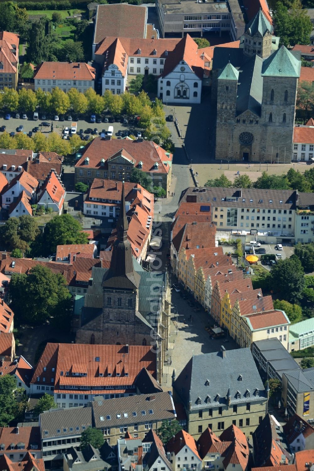 Aerial image Osnabrück - Church building of the cathedral of St.Peter in Osnabrueck in the state of Lower Saxony. Marienkirche church is located in front of the cathedral