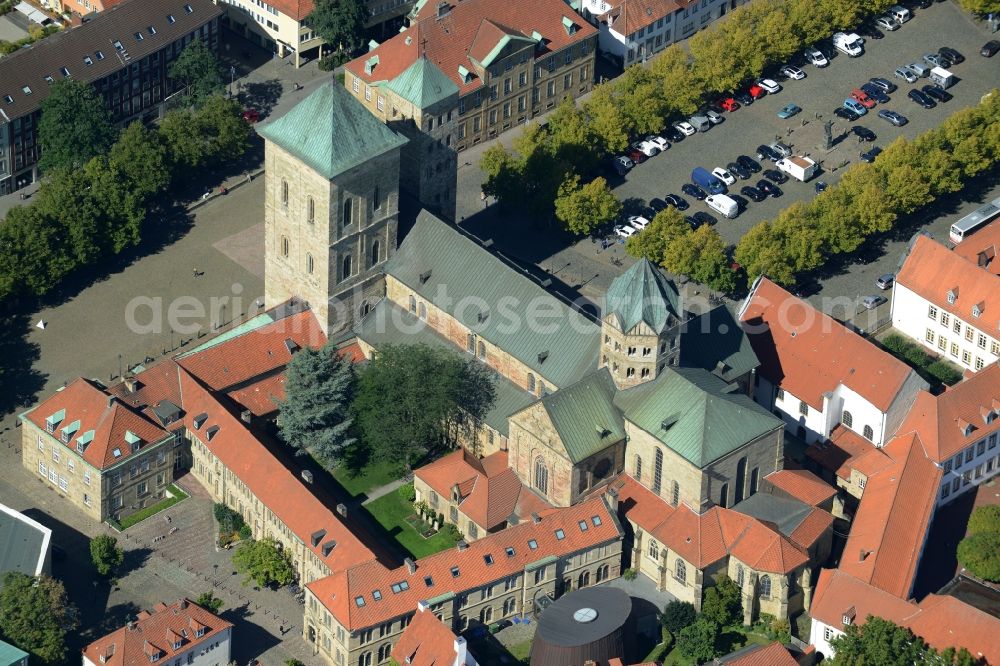 Aerial image Osnabrück - Church building of the cathedral of St.Peter in Osnabrueck in the state of Lower Saxony. Marienkirche church is located in front of the cathedral