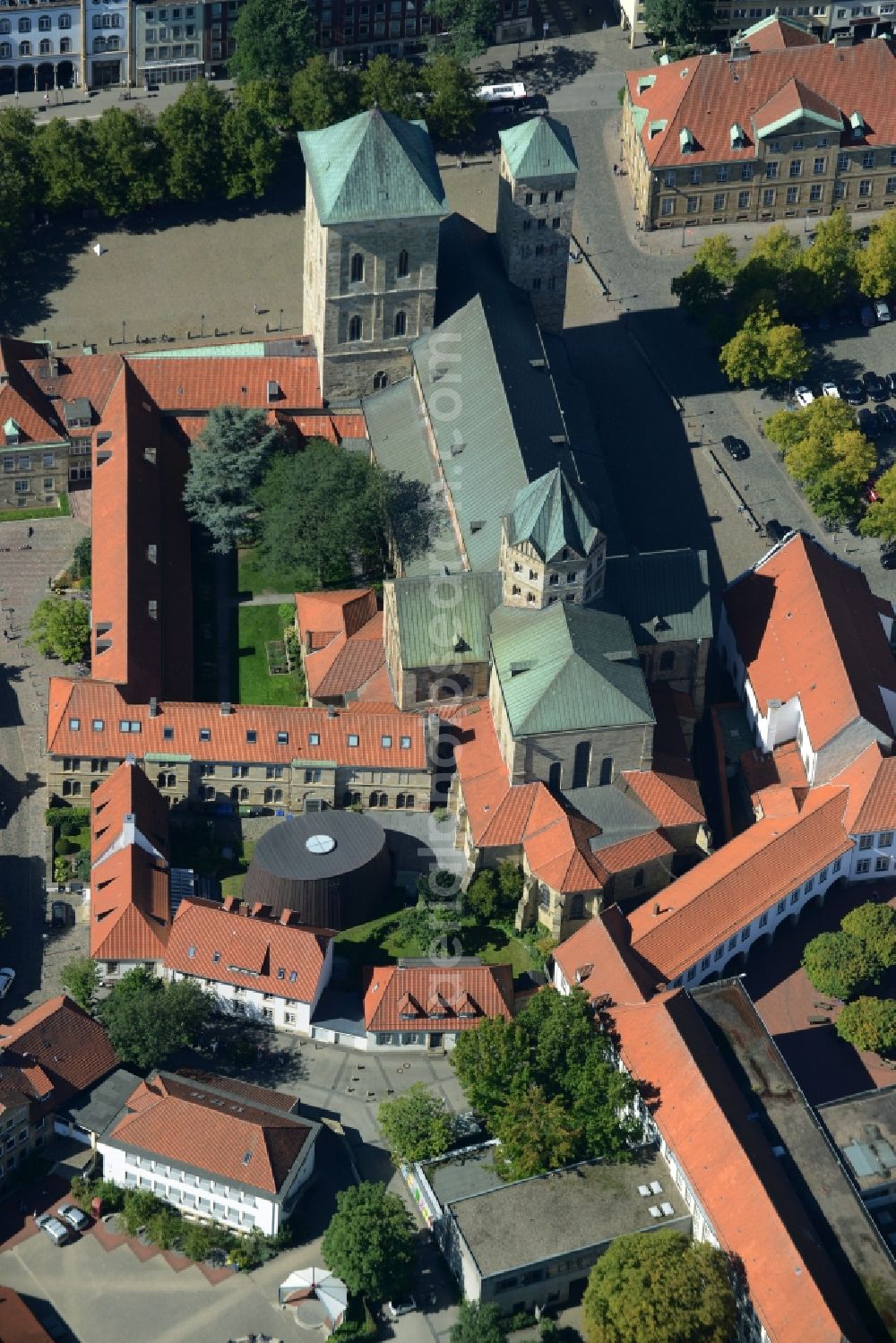 Osnabrück from the bird's eye view: Church building of the cathedral of St.Peter in Osnabrueck in the state of Lower Saxony. Marienkirche church is located in front of the cathedral