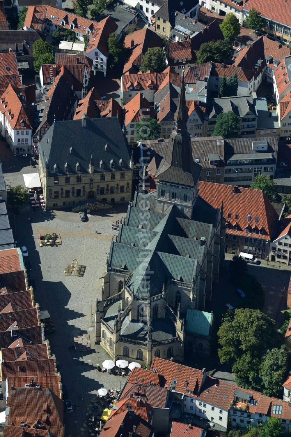 Aerial photograph Osnabrück - Church building of the cathedral of St.Peter in Osnabrueck in the state of Lower Saxony. Marienkirche church is located in front of the cathedral