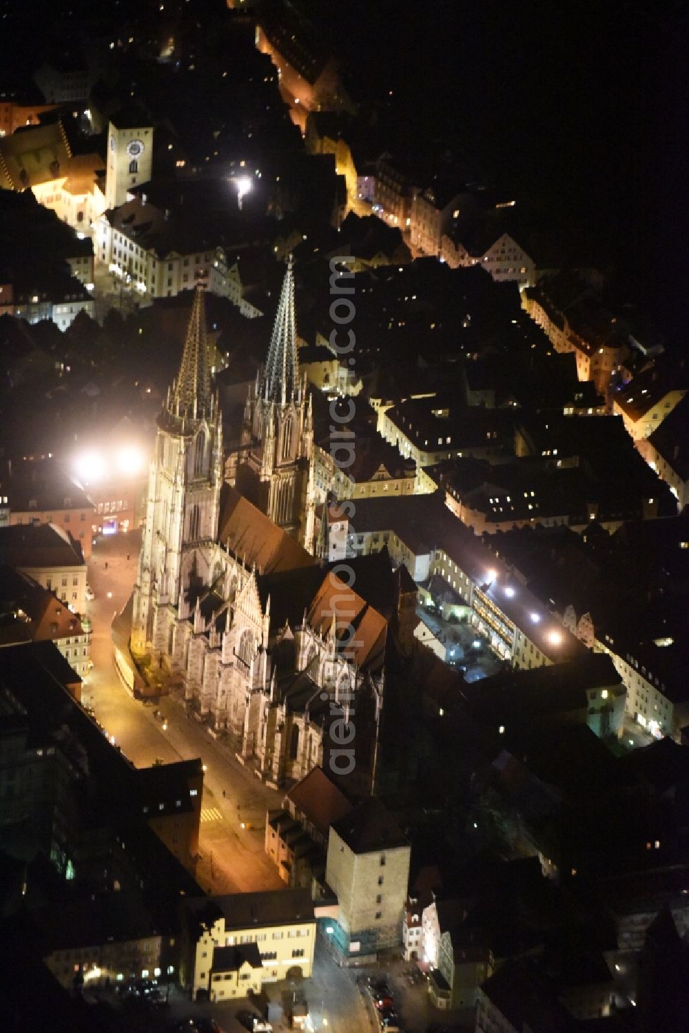 Regensburg from the bird's eye view: Night view Church building of the cathedral of - Dom St Peter in Regensburg in the state Bavaria