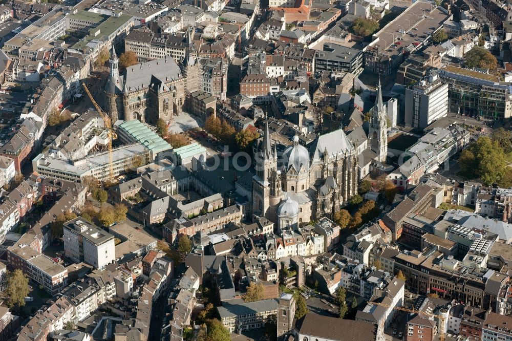 Aerial image Aachen - Church building of the cathedral Aachener Dom in the old town in Aachen in the state North Rhine-Westphalia, Germany