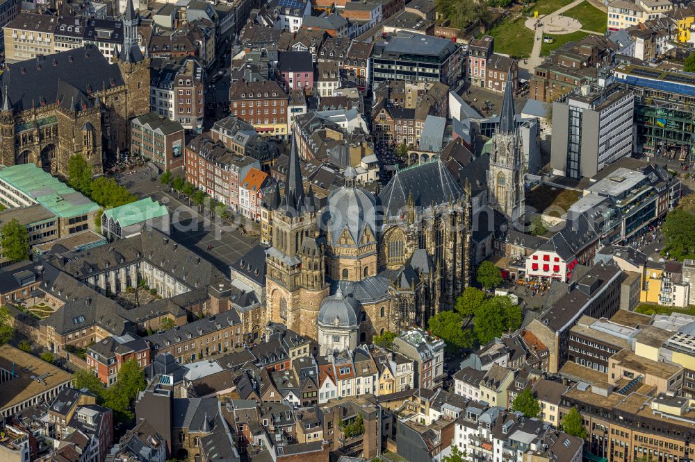 Aachen from above - Church building of the cathedral Aachener Dom in the old town in the district Mitte in Aachen in the state North Rhine-Westphalia, Germany
