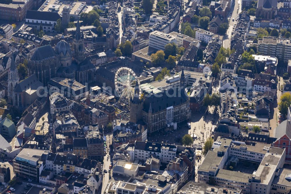 Aerial photograph Aachen - Church building of the cathedral Aachener Dom in the old town in the district Mitte in Aachen in the state North Rhine-Westphalia, Germany