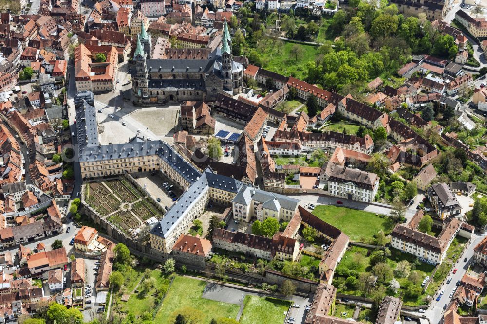 Aerial photograph Bamberg - Church building of the cathedral Bamberger Dom on Domplatz in the old town in Bamberg in the state Bavaria, Germany