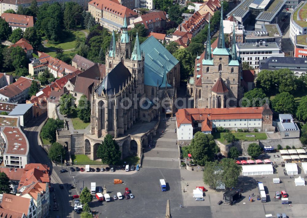 Aerial photograph Erfurt - Church building of the cathedral on plave Domplatz in the old town in the district Altstadt in Erfurt in the state Thuringia, Germany