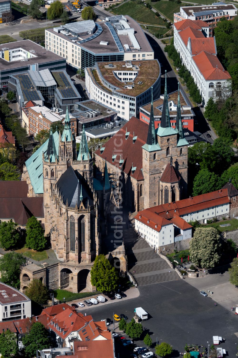 Erfurt from the bird's eye view: Church building of the cathedral on plave Domplatz in the old town in the district Altstadt in Erfurt in the state Thuringia, Germany