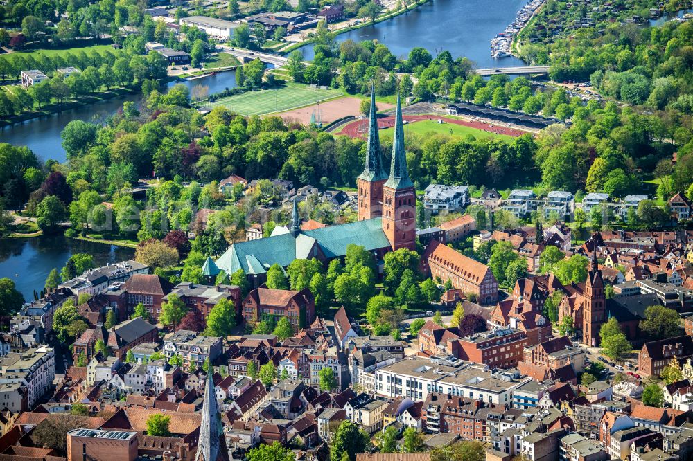 Aerial photograph Lübeck - Church building of the cathedral in the old town in Luebeck in the state Schleswig-Holstein, Germany