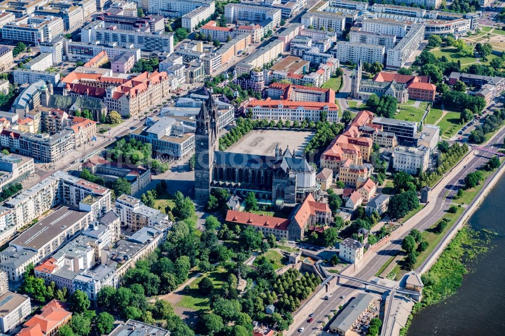 Magdeburg from above - Church building of the cathedral Dom zu Magdeburg in the old town in Magdeburg in the state Saxony-Anhalt, Germany