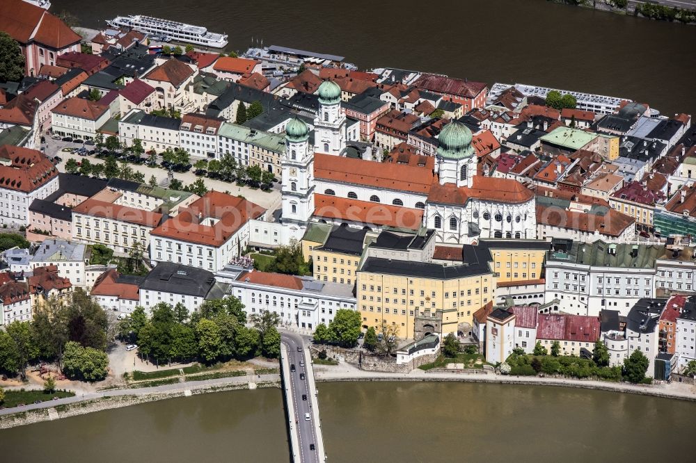 Passau from the bird's eye view: Church building of the cathedral in the old town in Passau in the state Bavaria, Germany