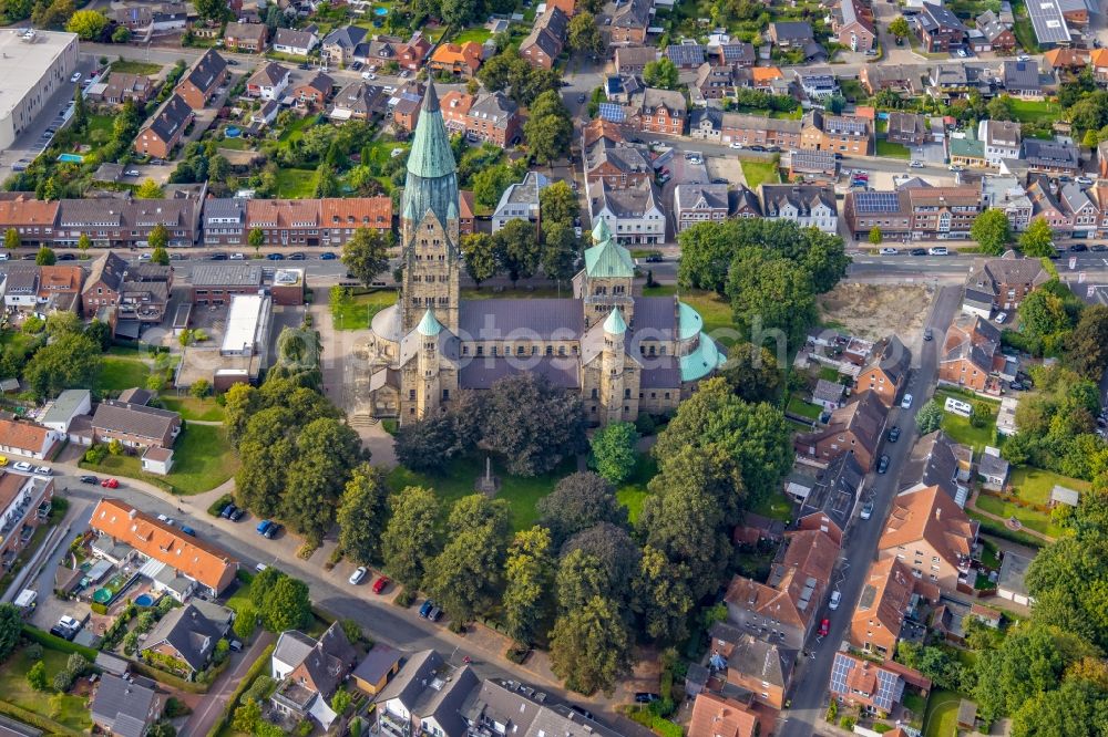 Rheine from the bird's eye view: Church building of the cathedral St. Antonius- Basilika in the old town in Rheine in the state North Rhine-Westphalia, Germany