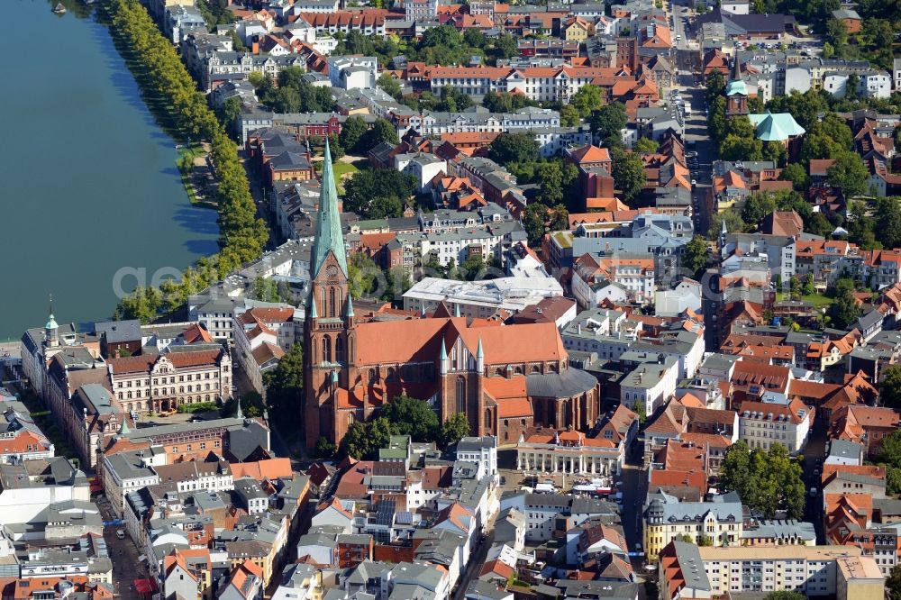 Schwerin from the bird's eye view: Church building of the cathedral in the old town in Schwerin in the state Mecklenburg - Western Pomerania