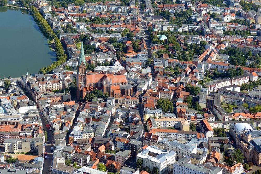 Aerial photograph Schwerin - Church building of the cathedral in the old town in Schwerin in the state Mecklenburg - Western Pomerania