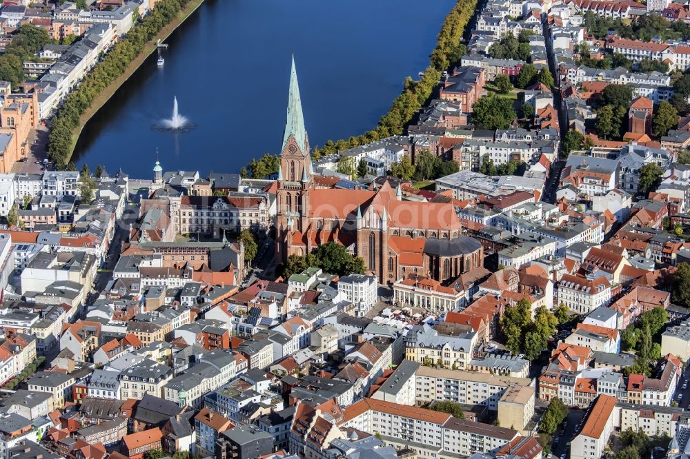 Schwerin from the bird's eye view: Church building of the cathedral in the old town in Schwerin in the state Mecklenburg - Western Pomerania, Germany