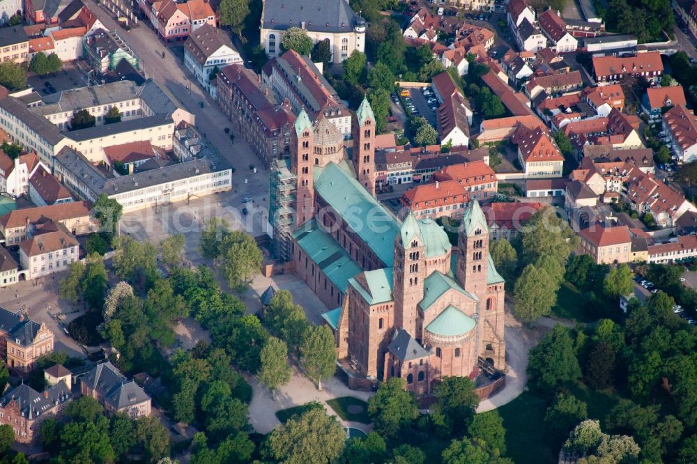 Aerial photograph Speyer - Church building of the cathedral in the old town in Speyer in the state Rhineland-Palatinate