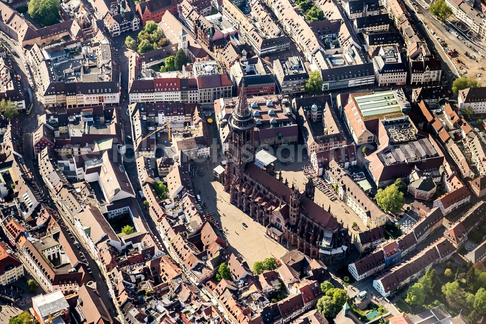 Freiburg im Breisgau from the bird's eye view: Church building of the cathedral in the old town in Freiburg im Breisgau in the state Baden-Wuerttemberg