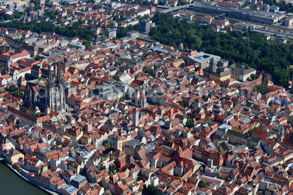 Aerial image Regensburg - Church building of the cathedral St. Peter in the old town in Regensburg in the state Bavaria, Germany