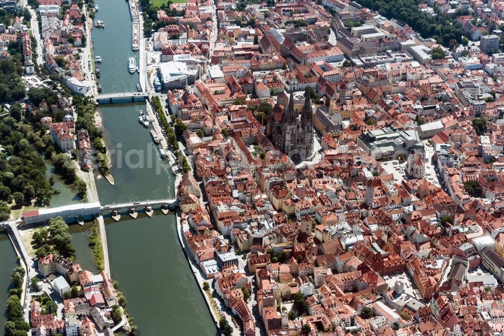 Regensburg from the bird's eye view: Church building of the cathedral St. Peter in the old town in Regensburg in the state Bavaria, Germany