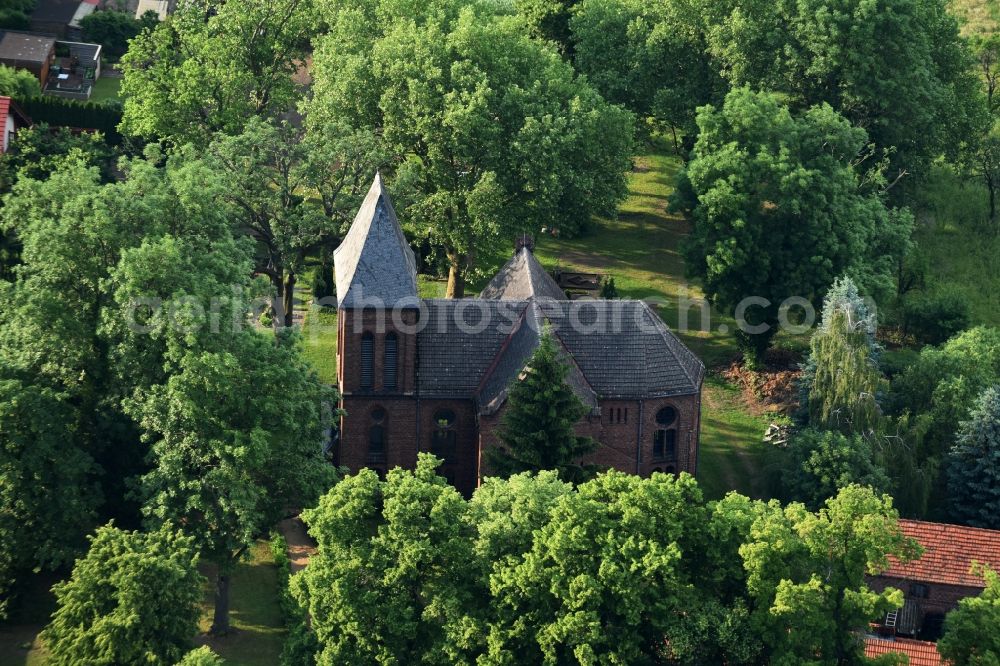 Aerial photograph Kremmen - Church building Dorfkirche Gross Ziethen (Oberhavel) Alte Dorfstrasse in Kremmen in the state Brandenburg