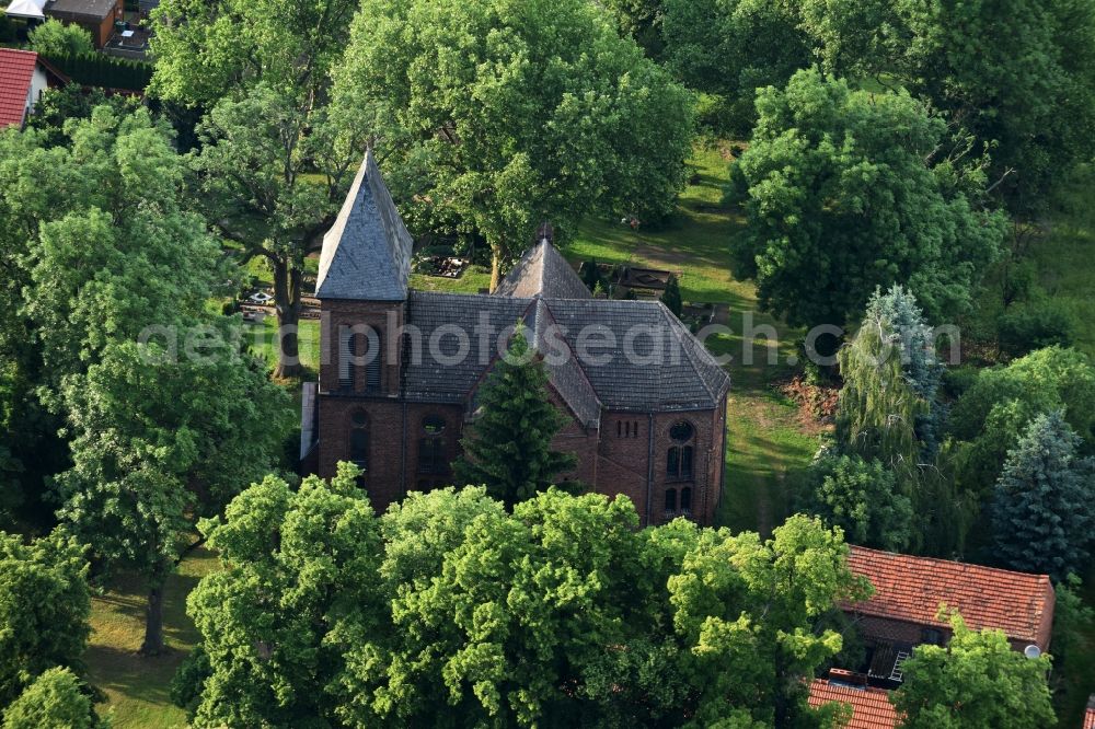 Kremmen from the bird's eye view: Church building Dorfkirche Gross Ziethen (Oberhavel) Alte Dorfstrasse in Kremmen in the state Brandenburg