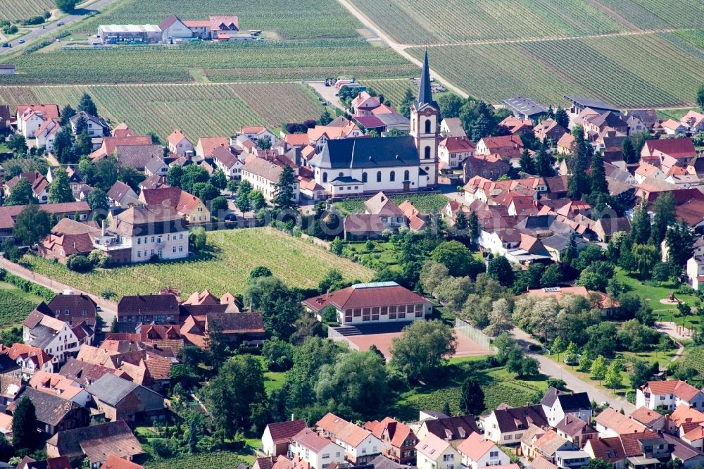 Edenkoben from the bird's eye view: Church building in the village of in Edenkoben in the state Rhineland-Palatinate